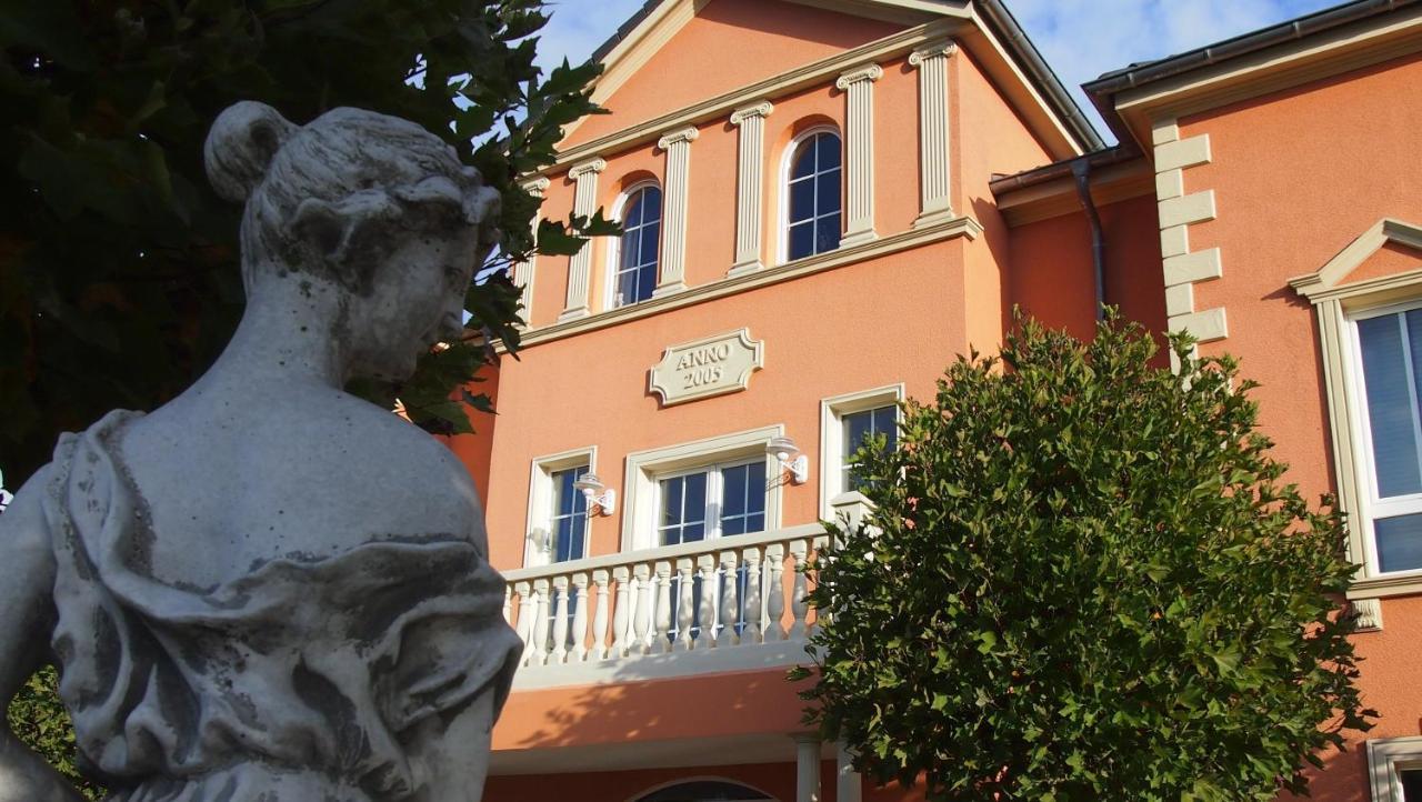 Hotel Garni Am Schloss Kottenheim Bagian luar foto